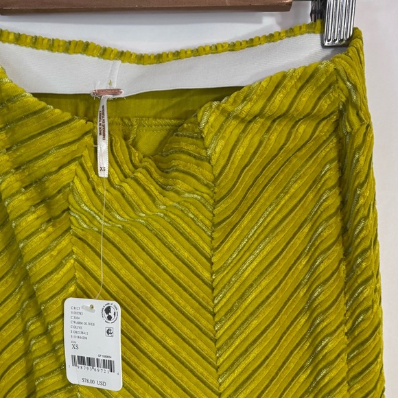 Free People Velvet Flare Pants Warm Olives XS NWT - Picture 3 of 4